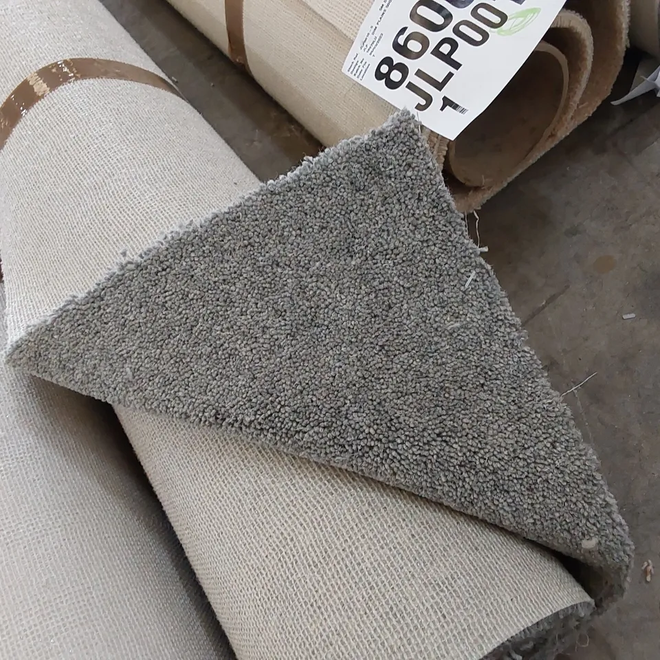 ROLL OF QUALITY DIM HEATHERS CARPET // SIZE: APPROX. 5 X 2.03m