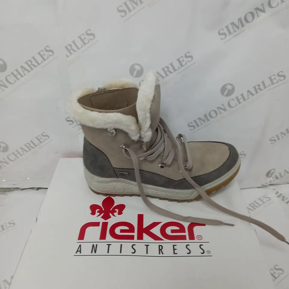 BOXED PAIR OF RIEKER ANTISTRESS WARM HIKING BOOTS SIZE 6 CREAM 