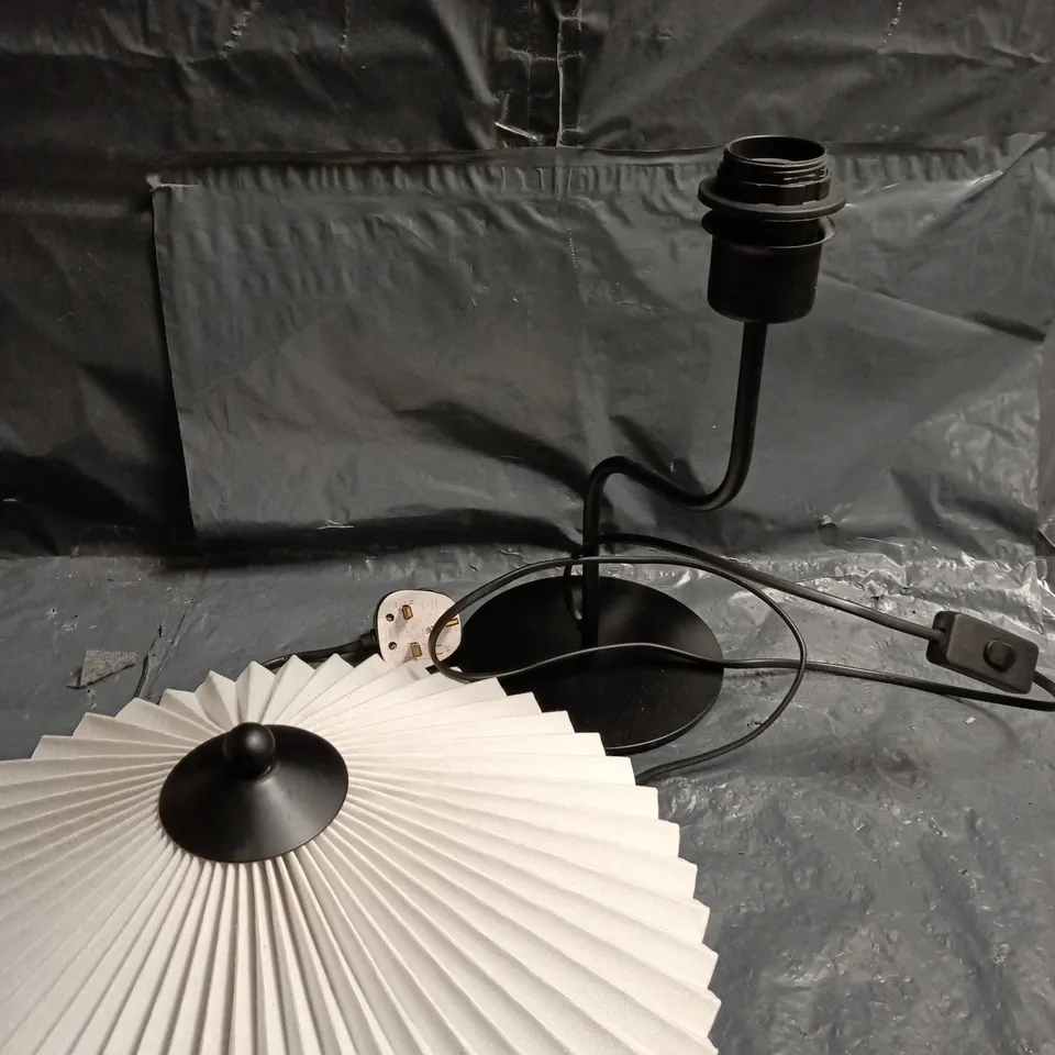 BLACK METAL TABLE LAMP WITH WHITE PLEATED SHADE