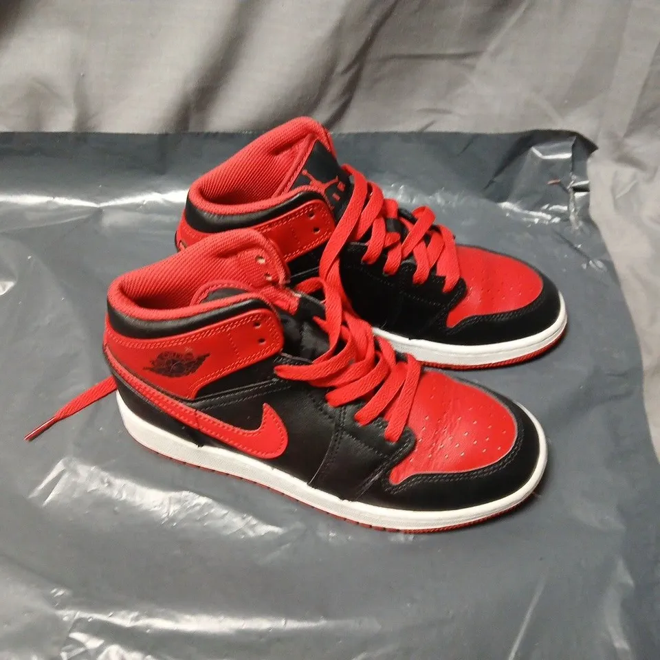 NIKE AIR JORDAN 1 MID KIDS TRAINERS – RED/BLACK. UK SIZE 4. UNBOXED