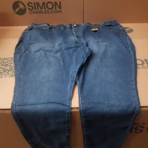 BOX CONTAINING APPROXIMATELY 11 BRAND NEW SIMPLY BE COSY MID WASH SKINNY JEANS - SIZE 32S