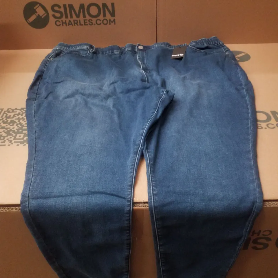 BOX CONTAINING APPROXIMATELY 11 BRAND NEW SIMPLY BE COSY MID WASH SKINNY JEANS - SIZE 32S