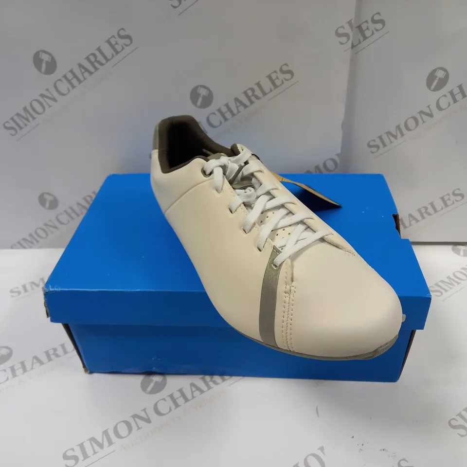 BOXED PAIR OF SHIMANO EXPLORER CYCLING SHOES UK SIZE 7