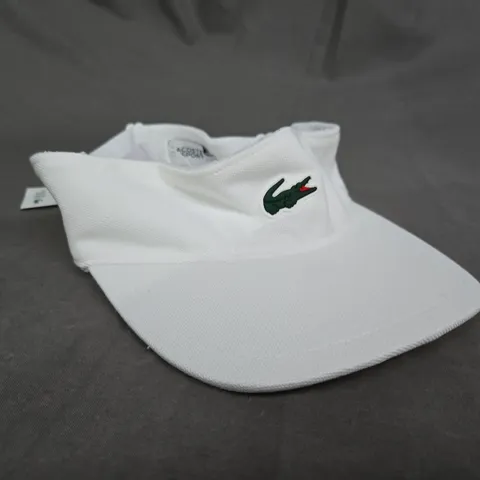 LACOSTE CLASSIC LOGO VISOR CAP IN WHITE 