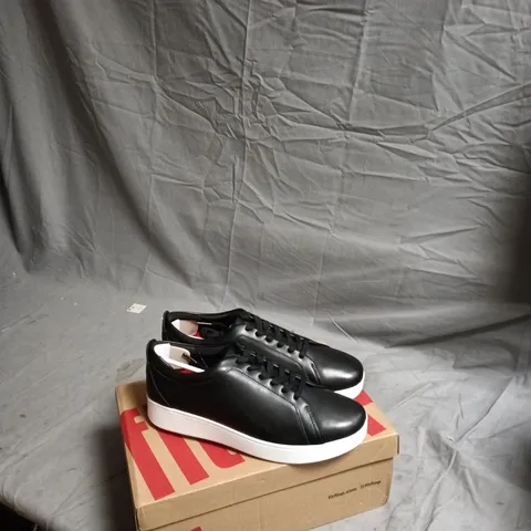 FITFLOP RALLY SNEAKERS – ALL BLACK LEATHER, UK 6 (US 8 / EUR 39)