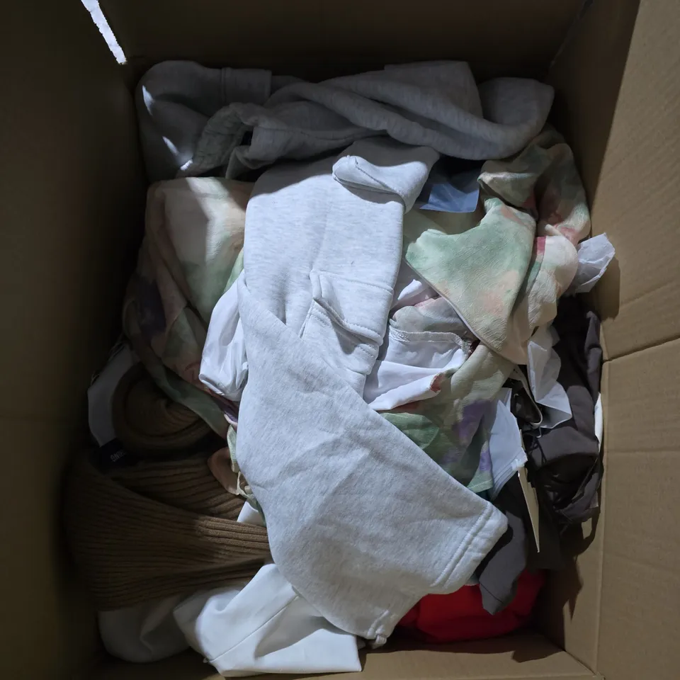 LARGE BOX OF APPROXIMATELY 25 ASSORTED CLOTHING ITEMS IN VARIOUS COLOURS, STYLES AND SIZES - COLLECTION ONLY