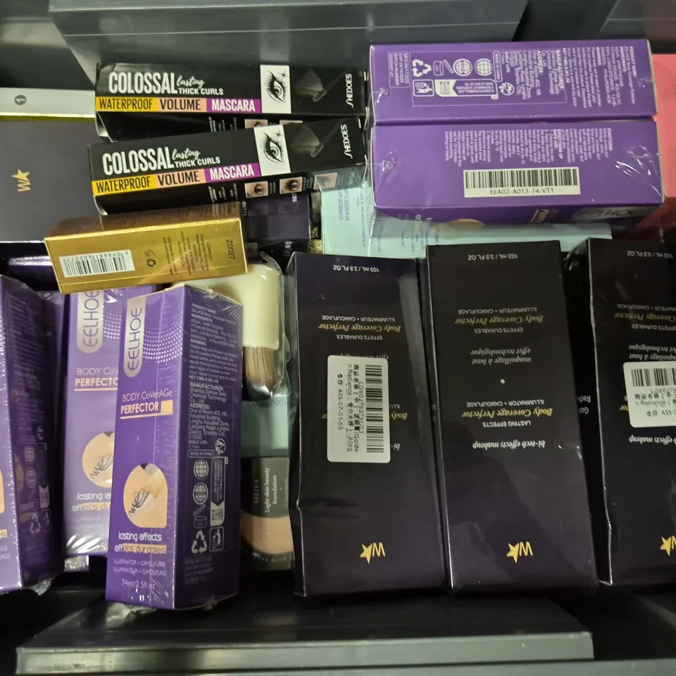 APPROXIMATELY 30 ASSORTED COSMETICS ITEMS TO INCLUDE SHEDOES COLOSSAL WATERPROOF VOLUME MASCARA (10ML), ZEPHOCO BALM FOUNDATION, SUPREME CREME COMPLEXION PERFECTOR, ETC