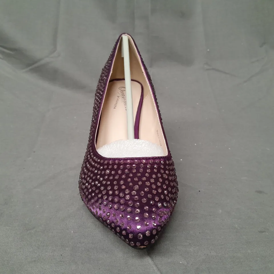 BOX OF APPROXIMATELY 10 BOXED PAIRS OF CASANDRA CLOSED TOE HEELED SHOES IN PURPLE W. JEWEL EFFECT - VARIOUS SIZES