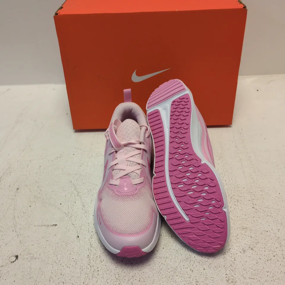 NIKE WOMEN'S RUNNING SHOES – PINK/WHITE (UK 4.5)