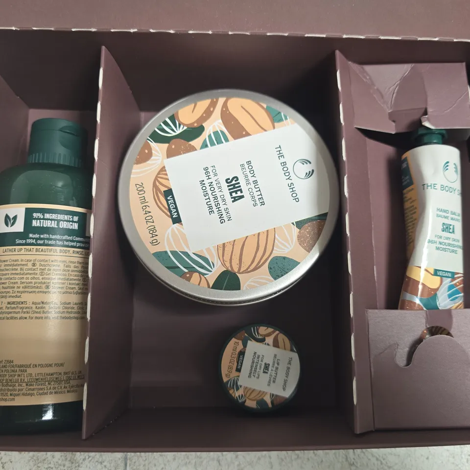 BOXED THE BODY SHOP MEDIUM SHEA CASE