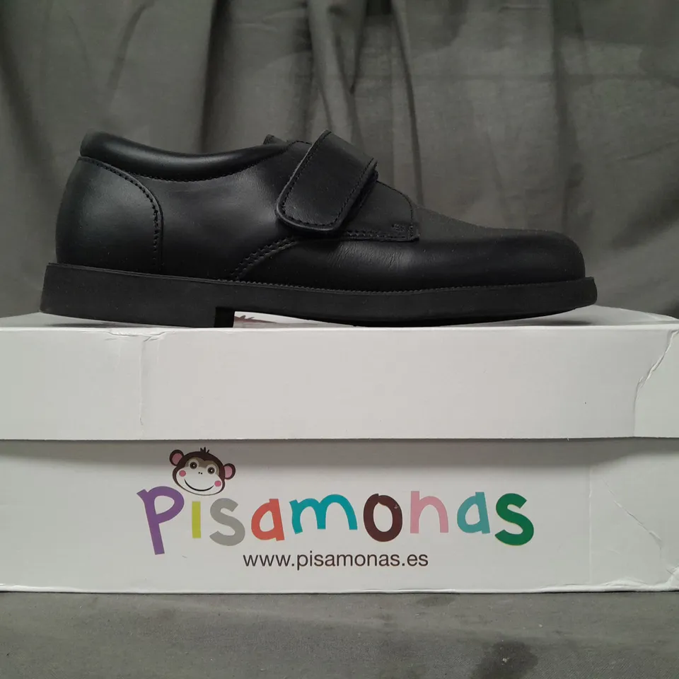 BOXED PAIR OF PISAMONAS KIDS SHOES IN BLACK EU SIZE 33