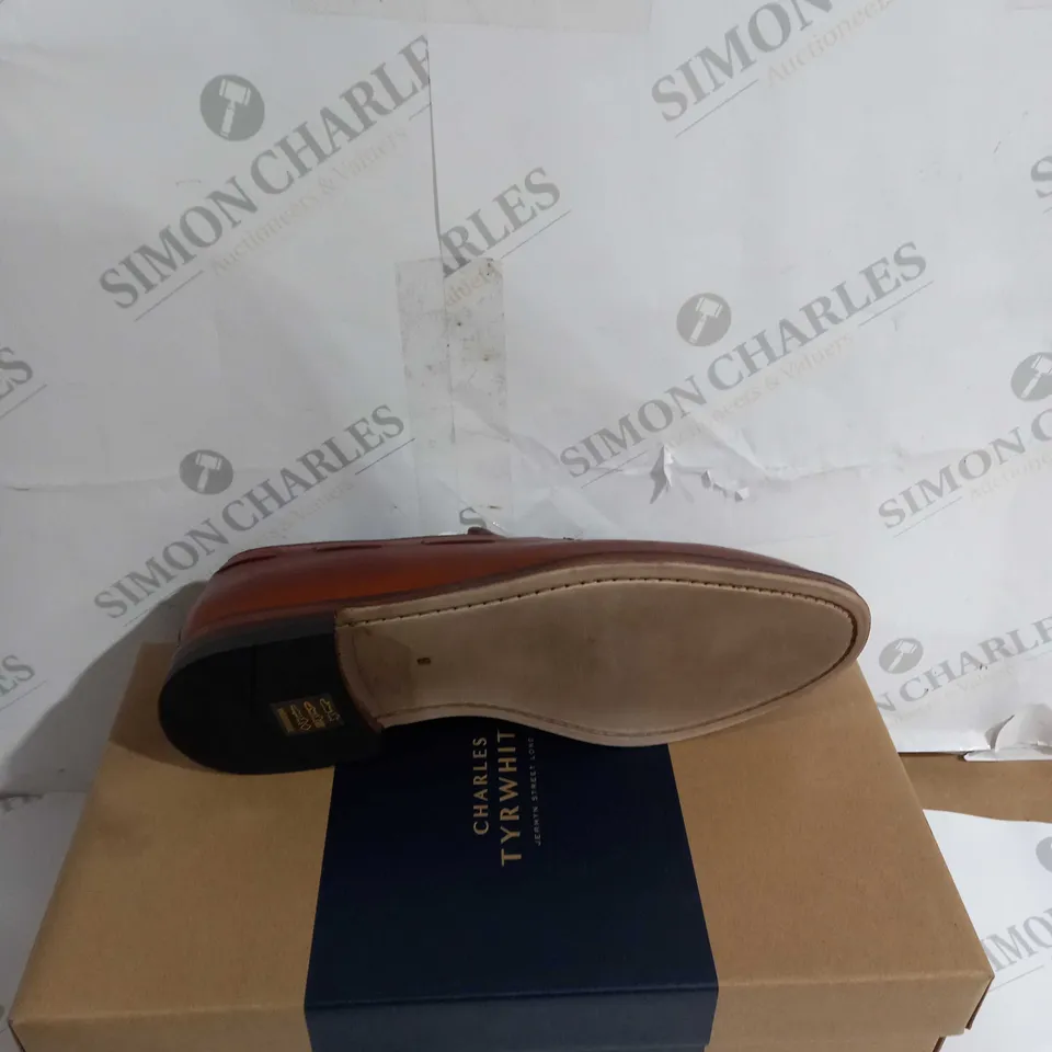 BOXED PAIR OF CHARLES TYRWHITT WALNUT BROWN LEATHER TASSEL LOAFER UK 9