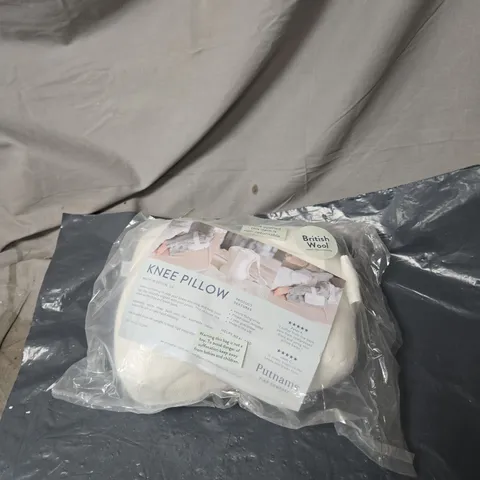 PUTNAMS BRITISH WOOL KNEE PILLOW
