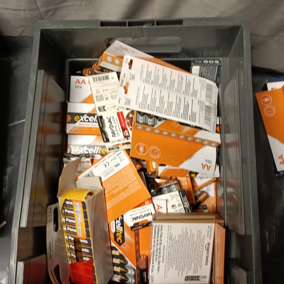 BOX OF APPROXIMATELY 25 ASSORTED BATTERIES
