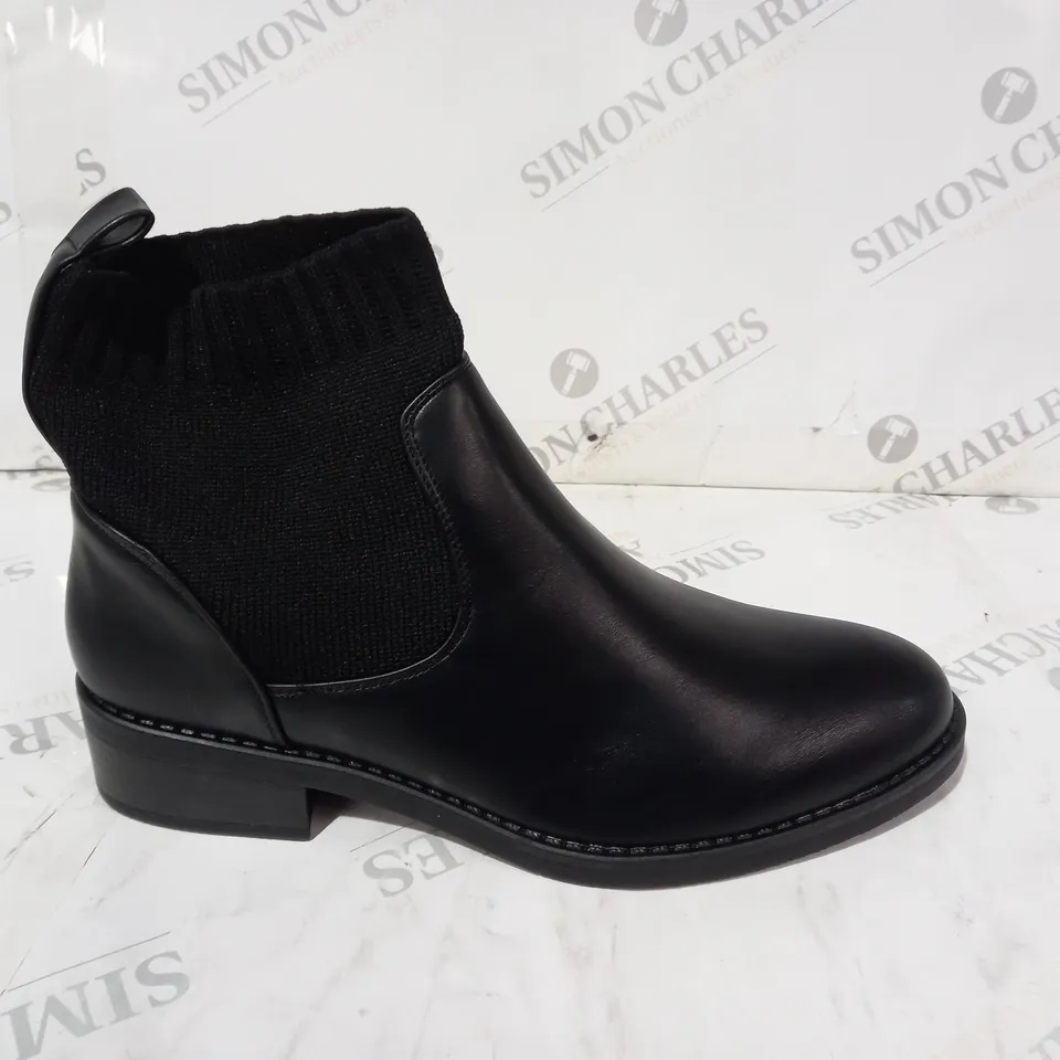 CM PARIS SOCK CUFF DETAIL CHELSEA BLACK BOOT SIZE 6