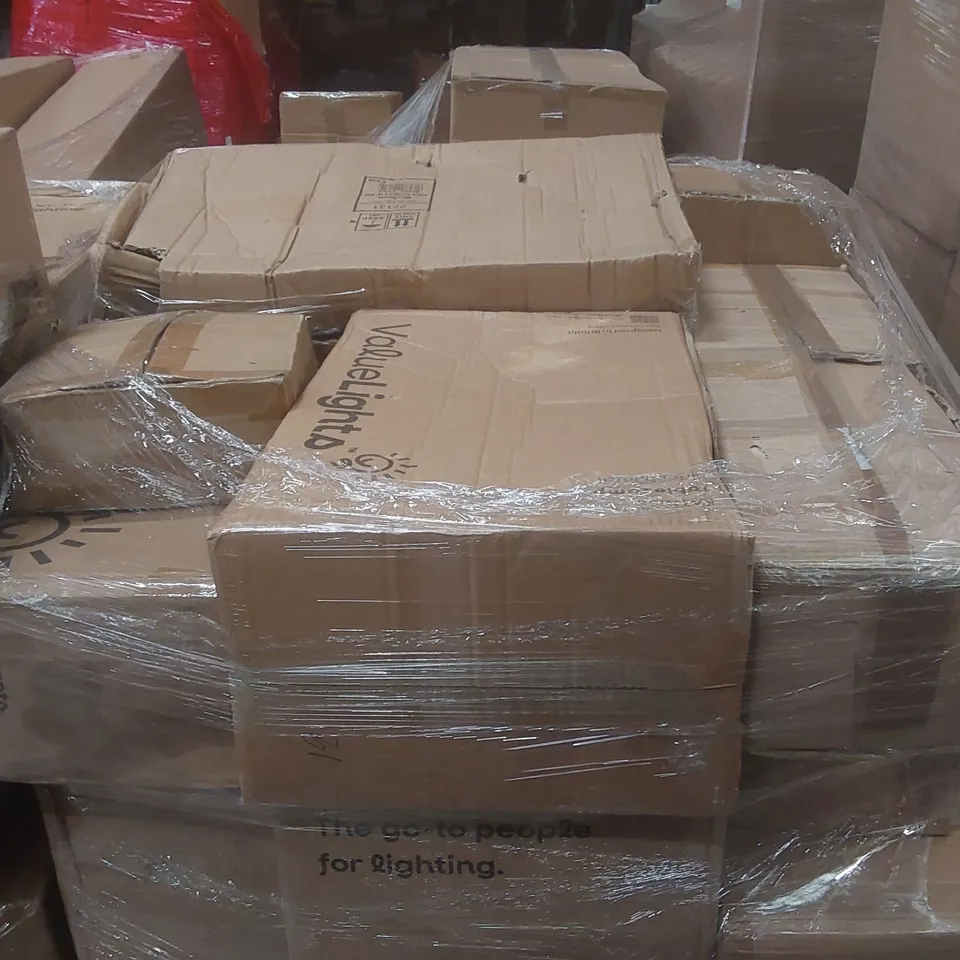 PALLET CONTAINING A VERY LARGE QUANTITY OF ASSORTED DESIGNER LIGHTING PRODUCTS