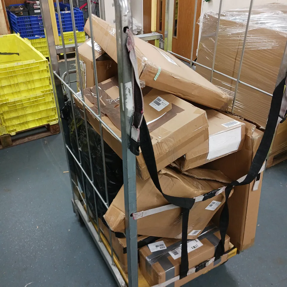 CAGE OF APPROXIMATELY 10 ASSORTED HOUSEHOLD ITEMS TO INCLUDE - 2 RESIN CHAMBER CNADLE STICKS, PRELIT WIRE STAR, AND GLASS TREE WITH CHARMS ETC. 