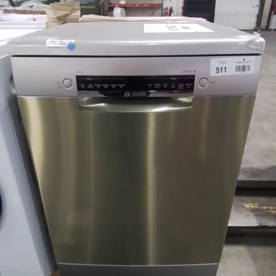  BOSCH HOME & KITCHEN APPLIANCES BOSCH SERIES 4 SMS4HKI00G DISHWASHER WITH 13 PLACE SETTINGS, EXTRADRY, FREESTANDING, SILVER.