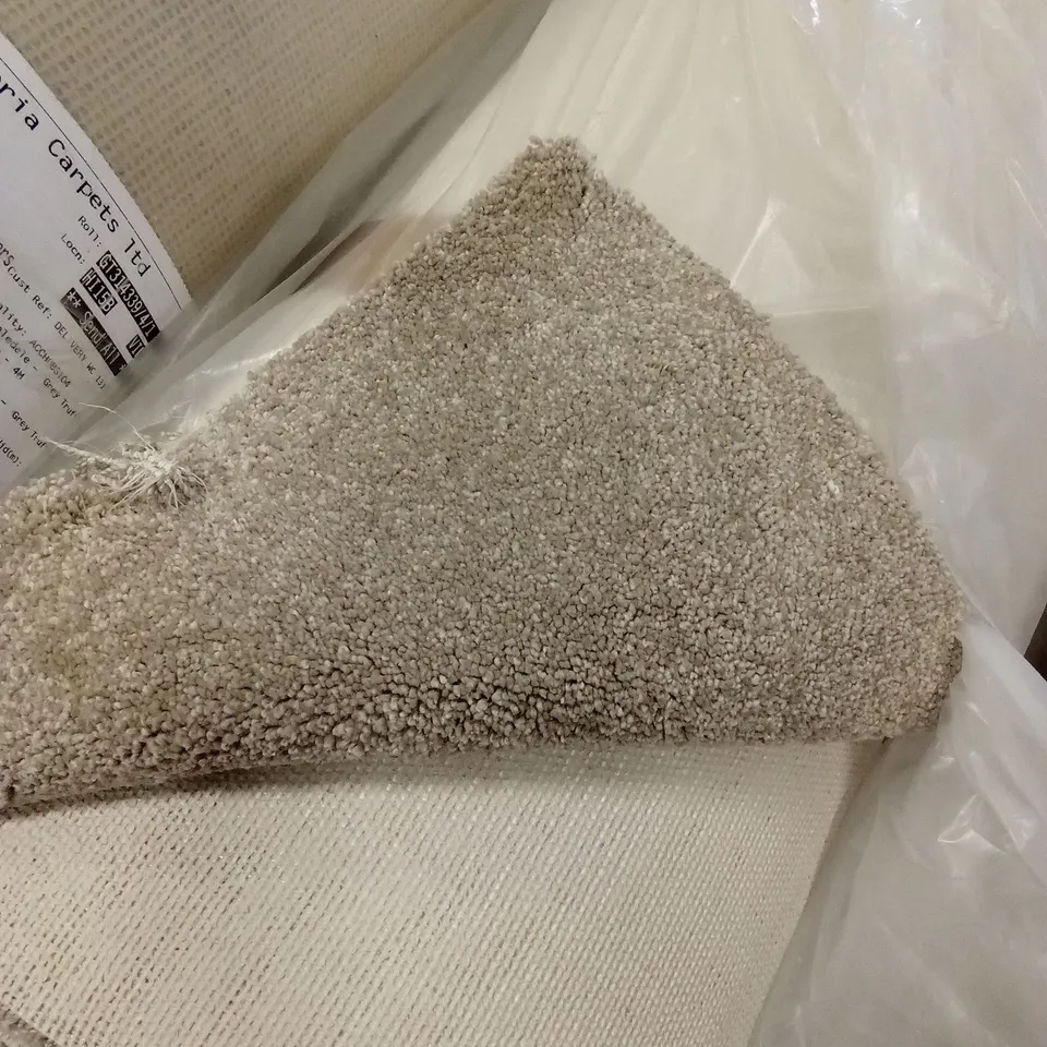 ROLL OF QUALITY PIONEER ESTEEM CARPET // APPROX SIZE: 4 X 7.6m