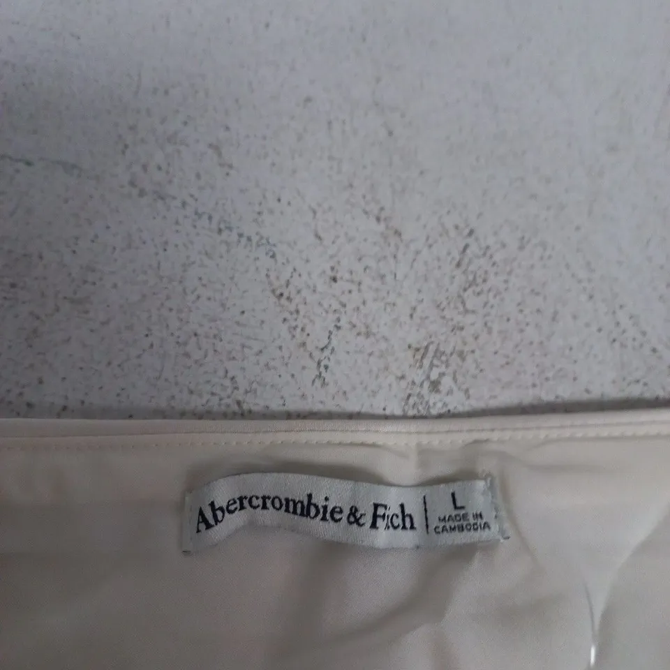 ABERCROMBIE & FITCH WOMEN’S WHITE SATIN SLIP WITH BLACK LACE TRIM – SIZE L