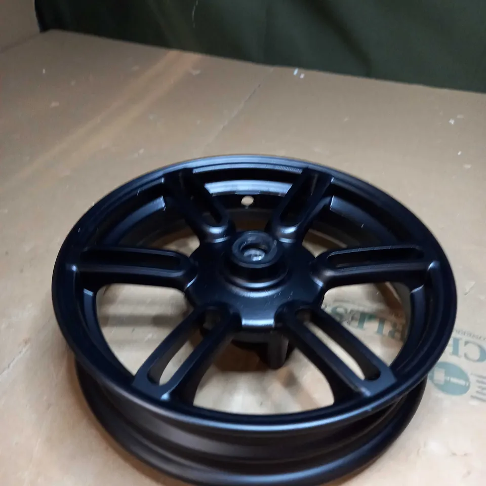 SMALL BLACK GLOSSED RIM 