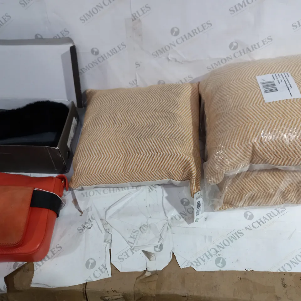 LOT OF APROXIMATELY 15 ASSORTED HOUSEHOLD ITEMS TO INCLUDE BRAUN CLEANING CARTRIDGE, PDPGAMING HEADSET, AND ONE FOR ALL 40" WALL MOUN ETC.