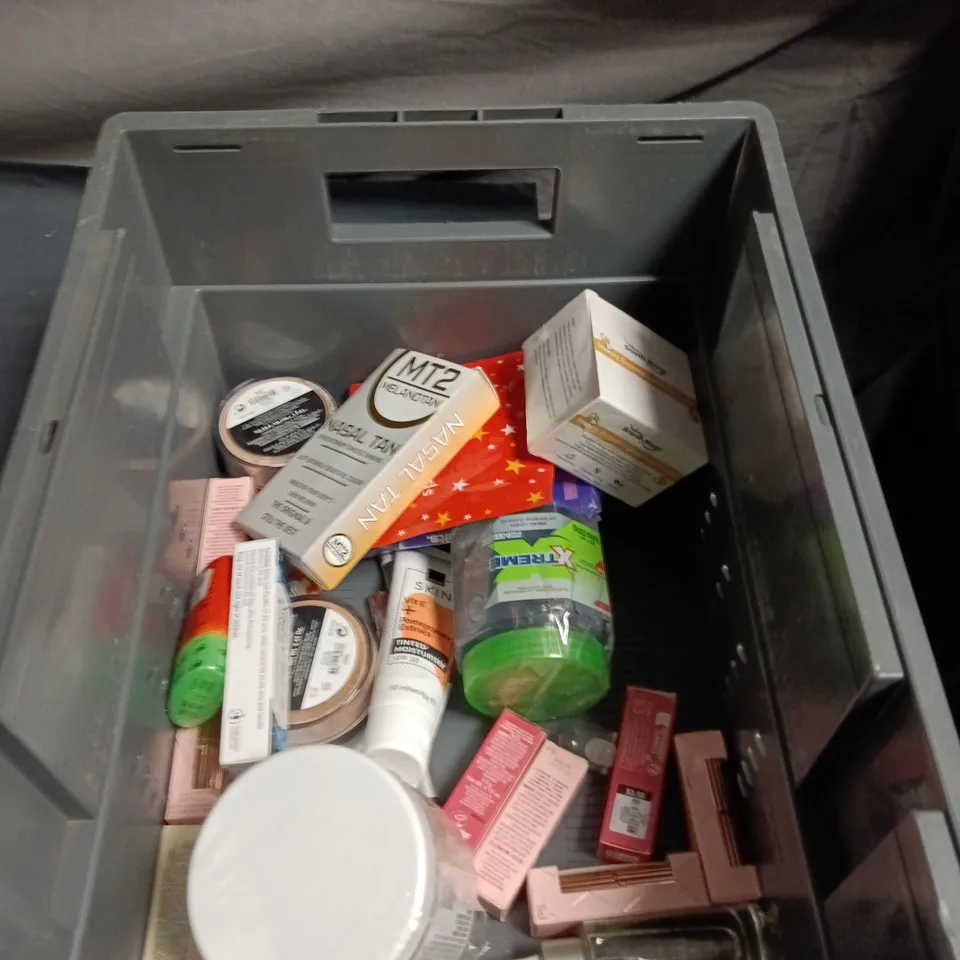 APPROXIMATELY 20 HEALTH AND BEAUTY PRODUCTS TO INCLUDE L'OREAL LASH PARADISE MASCARA, BOOTS CLEANSING WIPES AND AVON SKIN TINTED MOISTURISER