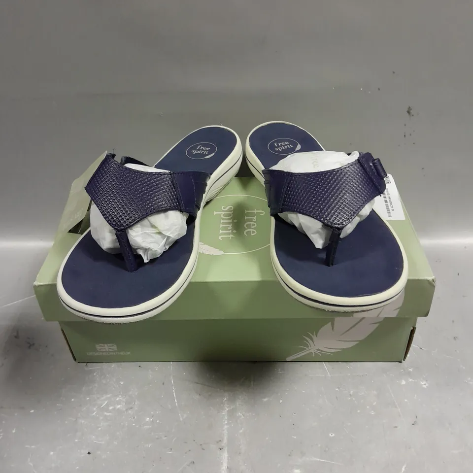 BOXED PAIR OF FREE SPIRIT KELLY OPEN TOE SANDALS - 6