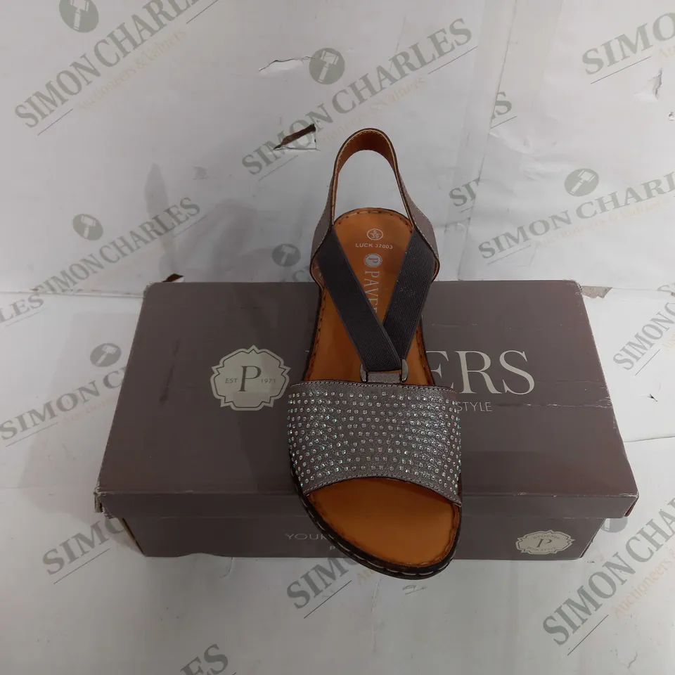 BOXED PAIR OF PAVERS SANDALS IN PEWTER - EU SIZE 39