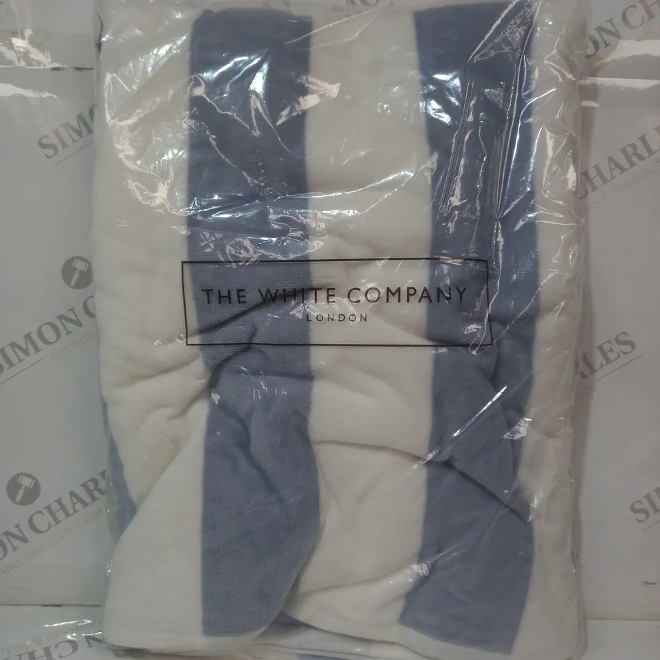 THE WHITE COMPANY BEACH TOWEL IN WHITE/BLUE