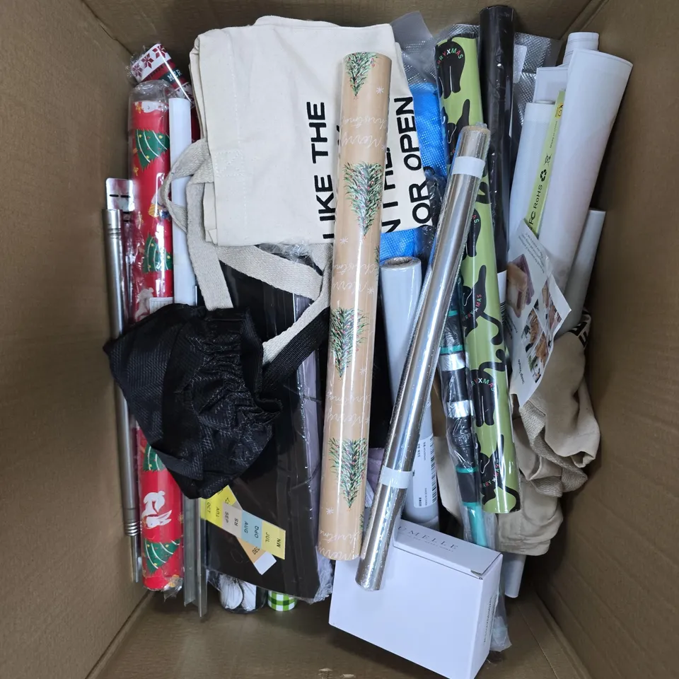 APPROXIMATELY 20 ASSORTED HOUSEHOLD PRODUCTS TO INCLUDE LED LIGHT TUBE, WRAPPING PAPER, STORAGE BAG ETC