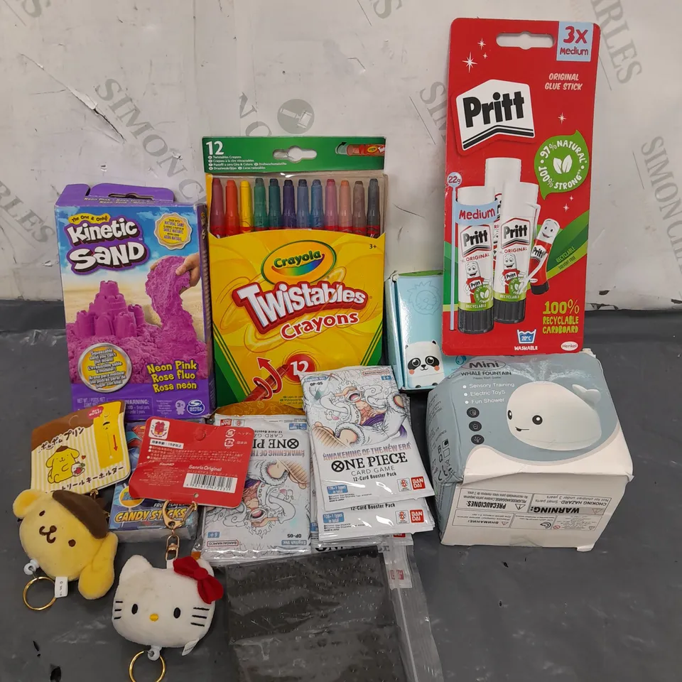 APPROXIMATELY 14 ASSORTED TOYS & GAMES PRODUCTS TO INCLUDE ONE PIECE AWAKENING OF THE NEW ERA CARD PACKS, KINETIC SAND, CRAYOLA TWISTABLES CRAYONE ETC