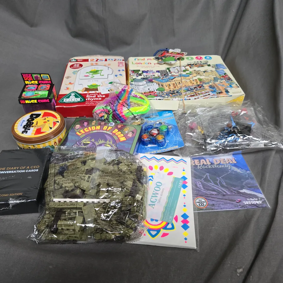 APPROXIMATELY 10 ASSORTED TOYS AND GAMES TO INCLUDE LEGO, CARD GAMES AND JIGSAWS