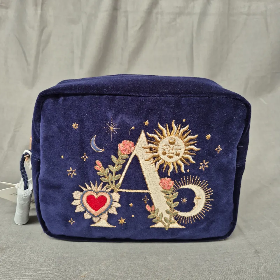 ELIZABETH SCARLET VELVET WASH BAG