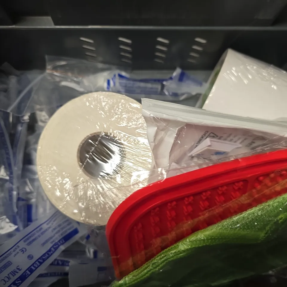 APPROXIMATELY 12 ASSORTED ITEMS TO INCLUDE - PREMIUM THERMAL LABLE , VERVE GLOVES , AMAZON BASICS COPY PAPER ETC