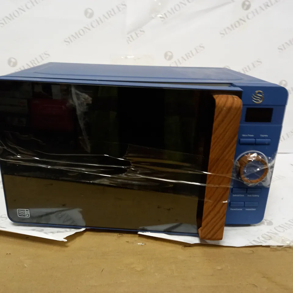 SWAN NORDIC DIGITAL LED MICROWAVE, WOOD EFFECT HANDLE