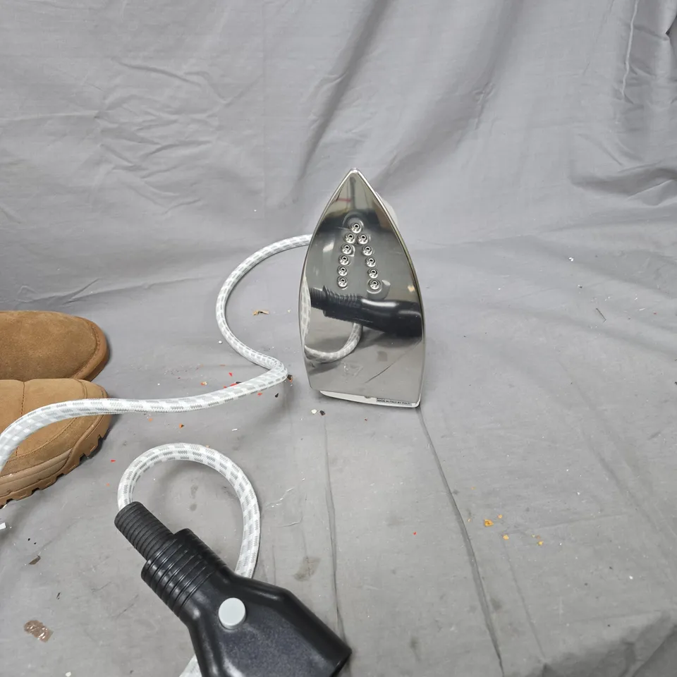 JOB LOT OF APPROXIMATELY 10 ASSORTED ITEMS TO INCLUDE BROWN BOOTS AND IRON