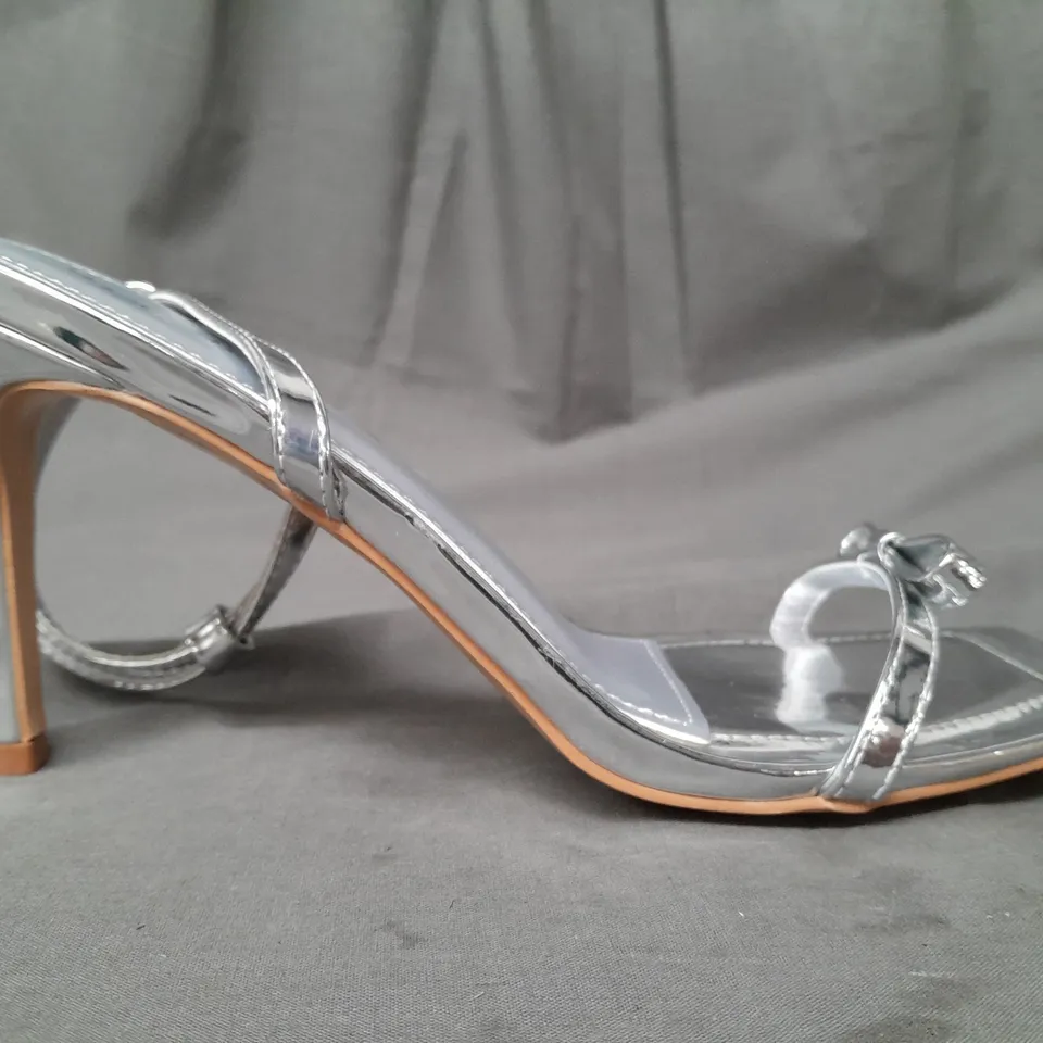 BOXED PAIR OF GLAMOROUS OPEN TOE HEELED SANDALS IN METALLIC SILVER SIZE 6