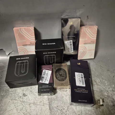 APPROXIMATELY 25 ASSORTED COSMETICS ITEMS TO INCLUDE MINI SHAVER, NICOR ALOE GEL, FACE MAKE UP CONCEALER, ETC