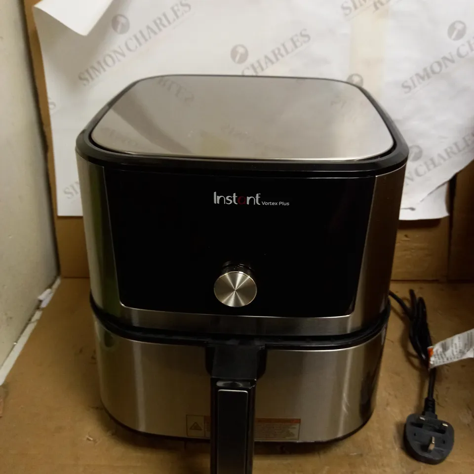 INSTANT BRANDS VORTEX 6 PLUS AIR FRYER