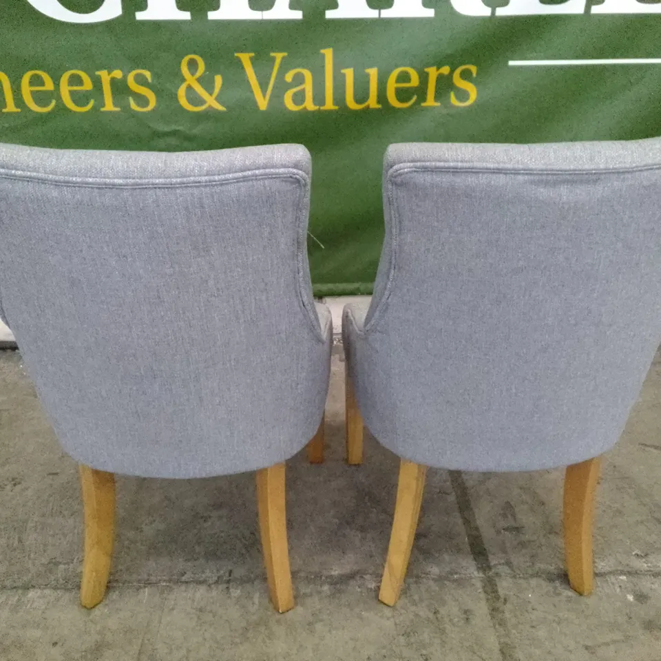 SET OF 2 NEW DUKE LIGHT GREY FABRIC BUTTON BACK DINING CHAIRS (OAK LEG)