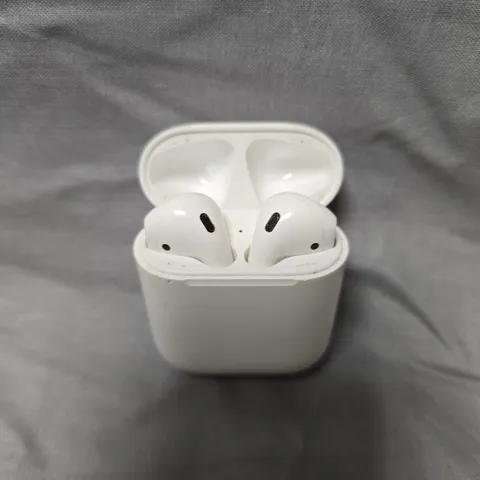 APPLE WIRELESS EARPHONES - MODEL UNSPECIFIED 