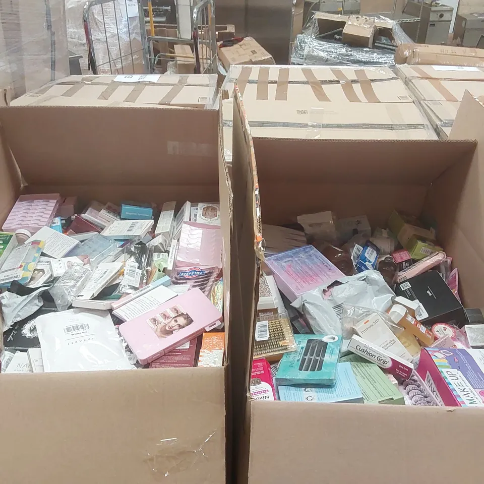 PALLET CONTAINING A VERY LARGE QUANTITY OF ASSORTED COSMETICS PRODUCTS