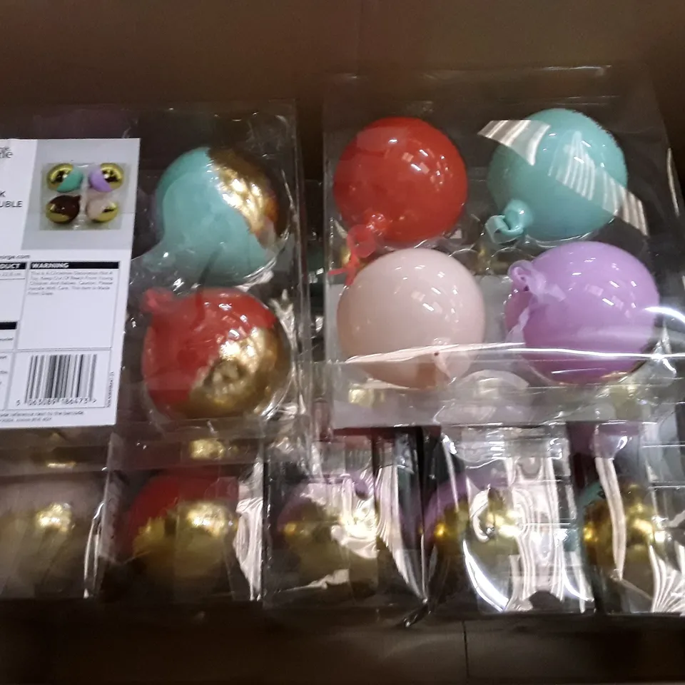 BOX CONTAINING APPROXIMATELY 9 BRAND NEW BOXED GLASS BAUBLE 4PKS