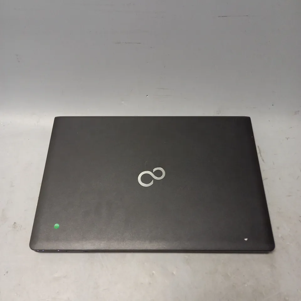 FUJITSU LIFEBOOK A555 LAPTOP IN BLACK