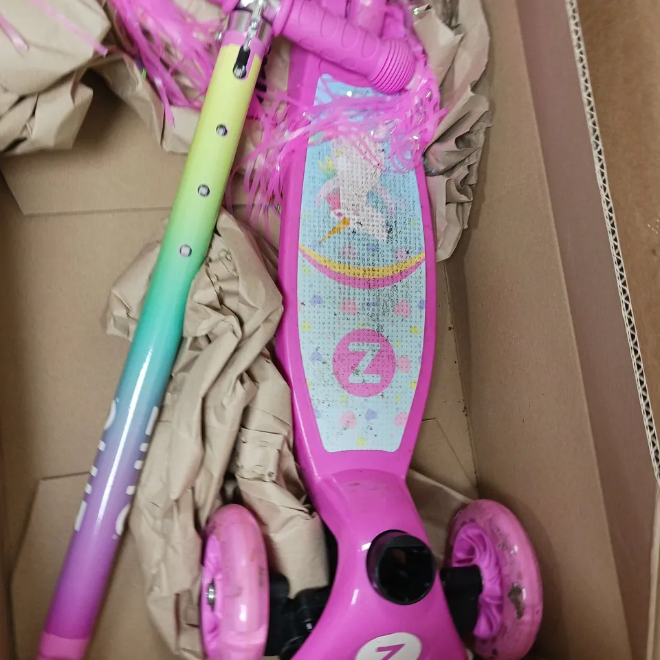 ZINC THREE WHEELED LIGHT UP SCOOTER (UNICORN)  RRP £39.99