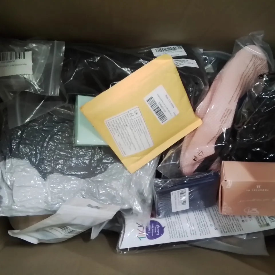 BOX CONTAINING MIXED FASHION ITEMS, CLOTHING, SILVER PLATE AND COSTUME JEWELLERY ETC