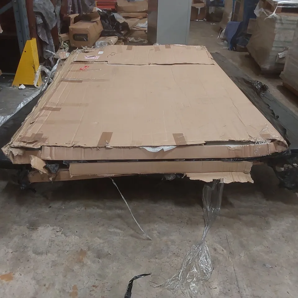 PALLET CONTAINING APPROXIMATELY 4x EASY SCREEN FLOOR STANDING SCREENS