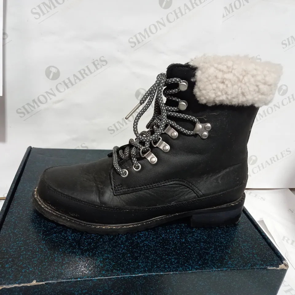 BOXED PAIR OF EMU BLACK BOOTS  - SIZE 7
