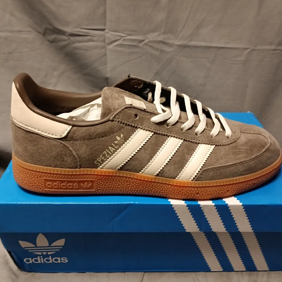 BOXED PAIR OF ADIDAS HANDBALL SPEZIAL TRAINERS IN GUM GREY - UK 8